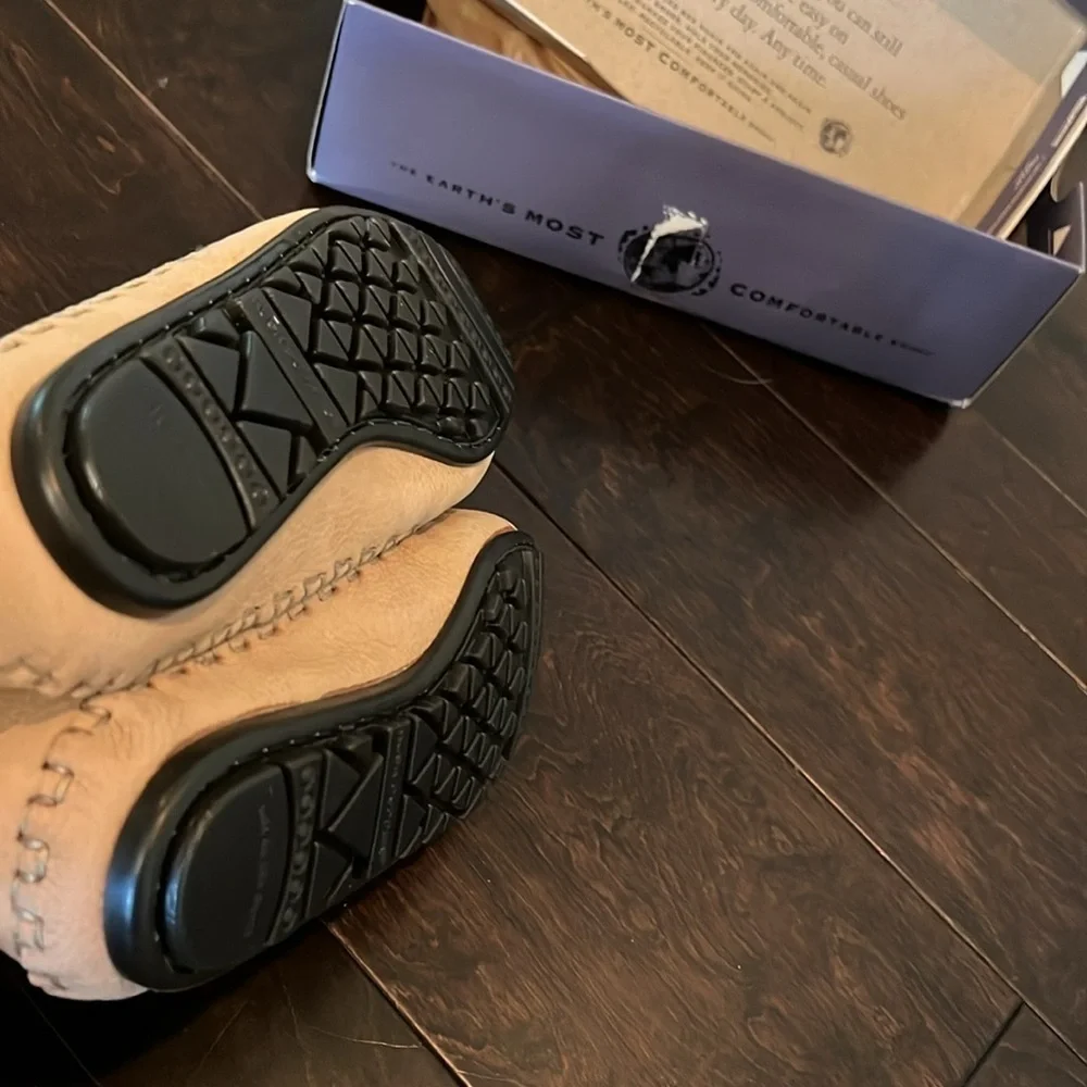 Hush Puppies loafer NIB 7